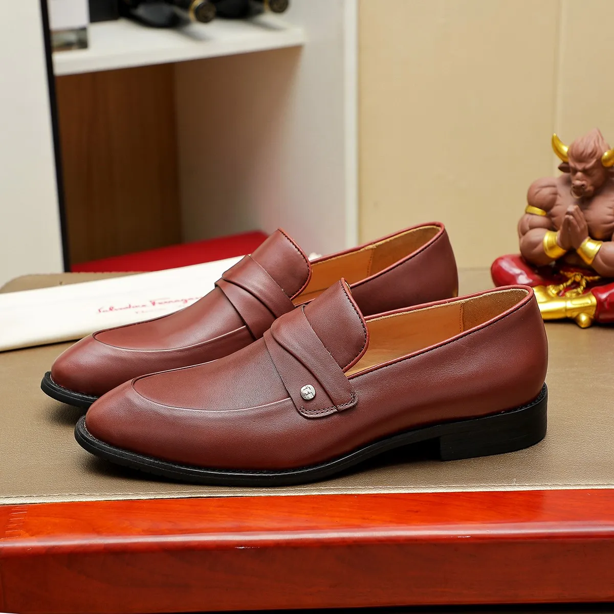 Men's shoes 💰460 Ferragamo [Ferragamo] top imported suit men's shoes 💯Original copy of the official website, product materials: selected imported embossed calfskin + luxury hardware buckle accessories ~ imported water-dyed cow 🐂 leather lining. Strong three-dimensional visual effect, original combination outsole, multiple colors available😘 Size: 39-44 (38.45.46. Customized)